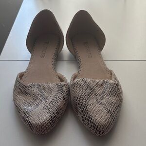 Restricted Women's Textured Flats - Beige